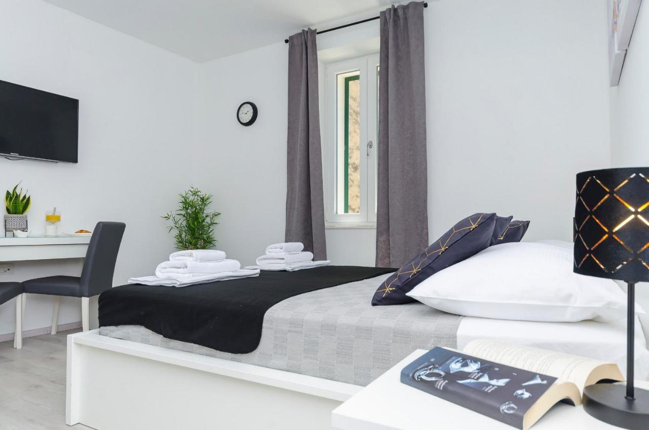 Apartments And Rooms Adriatic Suites Šibenik Exterior foto