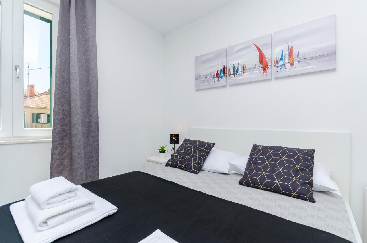 Apartments And Rooms Adriatic Suites Šibenik Exterior foto