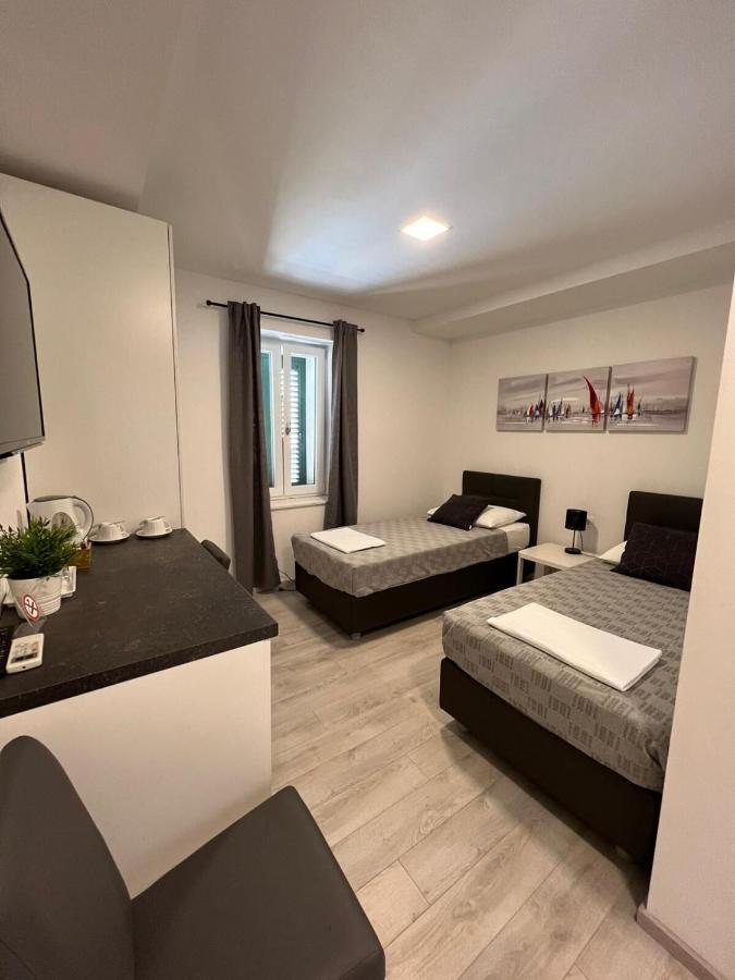 Apartments And Rooms Adriatic Suites Šibenik Exterior foto
