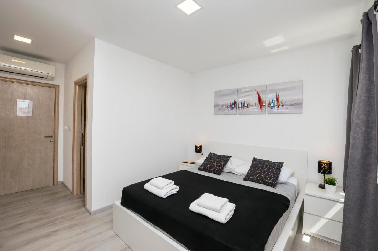 Apartments And Rooms Adriatic Suites Šibenik Exterior foto